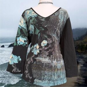 Elegant Floral V-Neck Long Sleeve Top